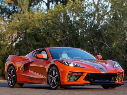 Used 2021 Chevrolet Corvette Stingray Premium Cpe w/ Z51 Performance Package RWD image 1