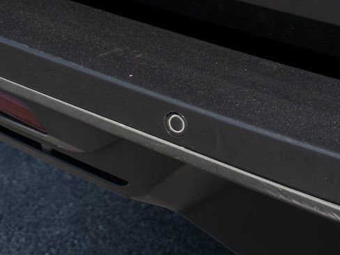 Used 2025 Ford Expedition Active RWD image 16