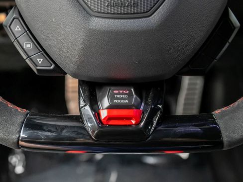 Used 2022 Lamborghini Huracan STO RWD image 28