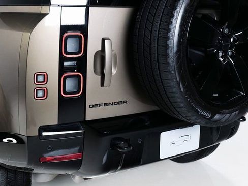 New 2026 Land Rover Defender 110 X-Dynamic SE image 32