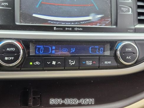 Used 2017 Toyota Highlander Plus FWD image 23