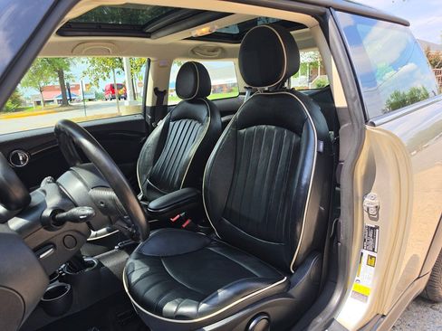 Used 2011 MINI Cooper Hardtop FWD image 8