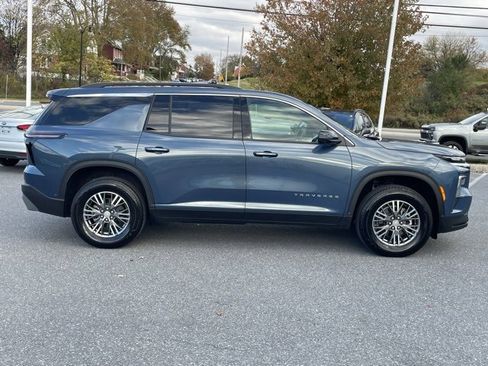 New 2025 Chevrolet Traverse LT w/ Enhanced Driving Package image 8