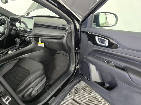 New 2026 Jeep Compass Latitude AWD/4WD image 33