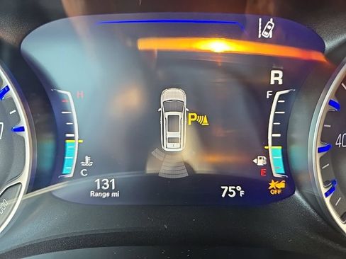Used 2023 Chrysler Pacifica Touring-L FWD image 53