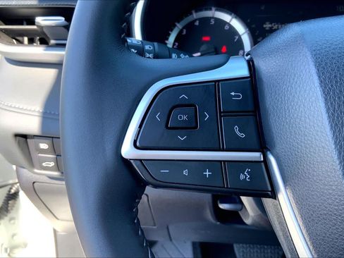 Used 2023 Toyota Highlander XSE FWD image 21