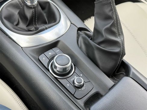Used 2021 MAZDA MX-5 Miata RF Grand Touring image 18