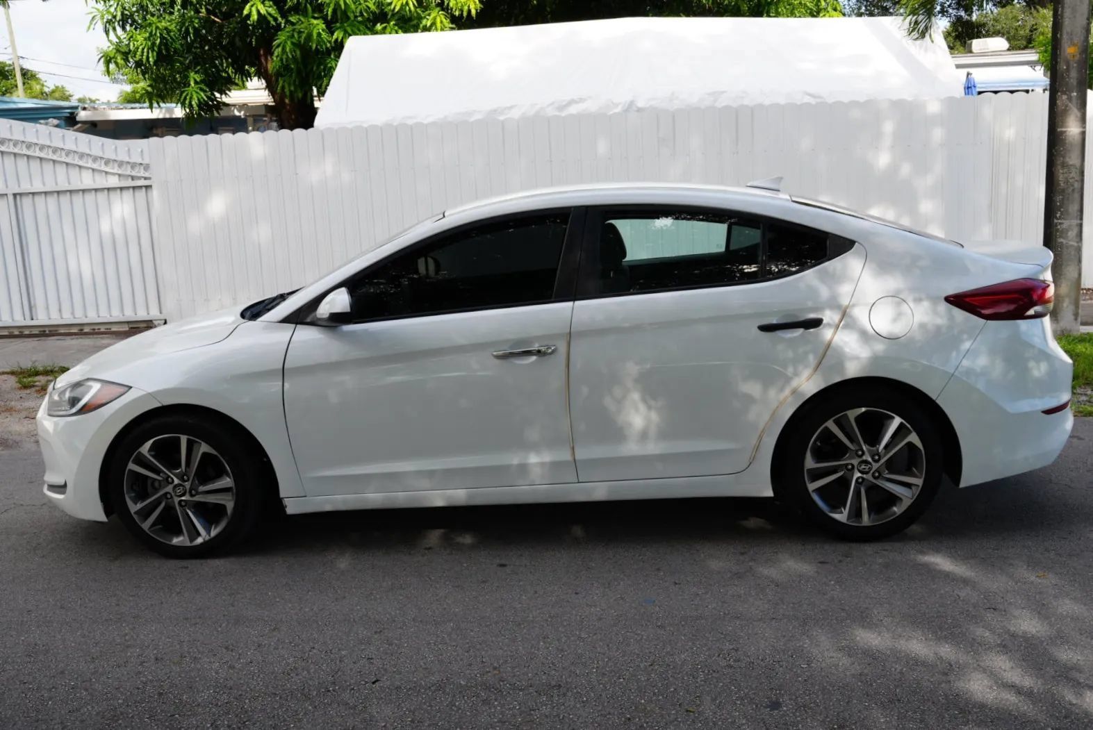 Used 2017 Hyundai Elantra SE FWD image 3