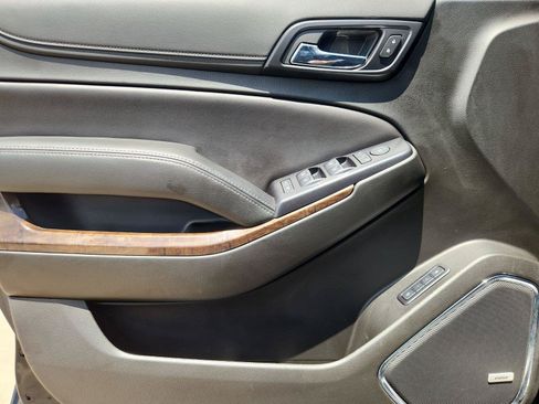 Used 2019 Chevrolet Tahoe LT w/ Luxury Package AWD/4WD image 22