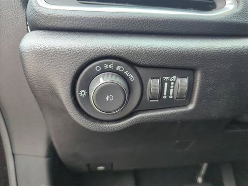 Used 2019 Chrysler Pacifica Limited w/ Advanced Safetytec Group FWD image 15