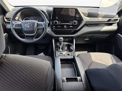 Used 2023 Toyota Highlander LE image 10