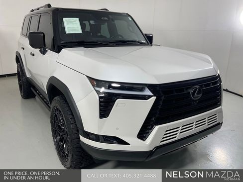 Used 2024 Lexus GX 550 AWD/4WD image 5
