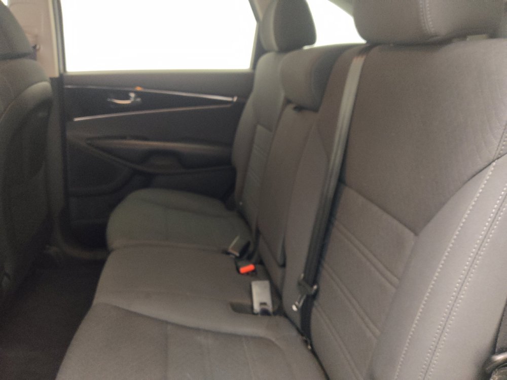Used 2020 Kia Sorento L FWD image 18
