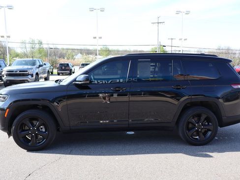 Used 2025 Jeep Grand Cherokee L Altitude AWD/4WD image 28