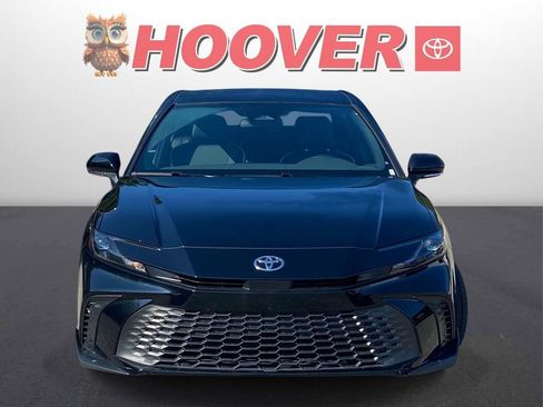 Used 2025 Toyota Camry SE FWD image 3