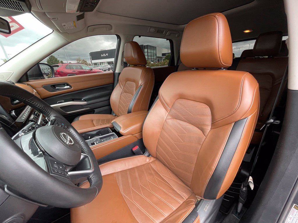Used 2023 Nissan Pathfinder Platinum w/ Black Appearance Package FWD image 22