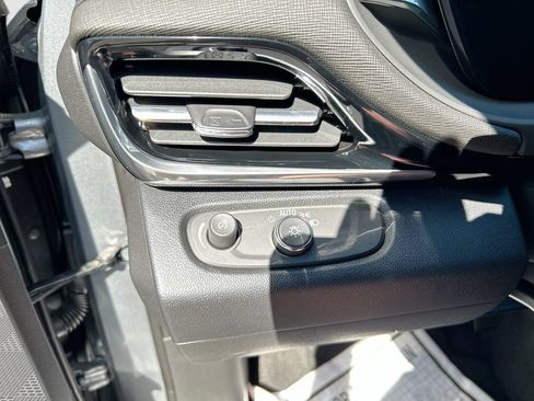 Used 2024 Buick Envista Sport Touring w/ Convenience I Package FWD image 21