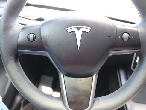 Used 2025 Tesla Model Y Performance AWD/4WD image 23