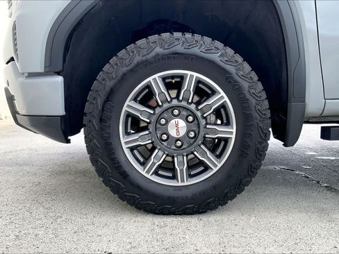 Used 2024 GMC Sierra 1500 AT4 w/ Technology Package AWD/4WD image 8
