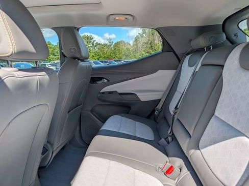 Used 2023 Chevrolet Bolt EUV Premier w/ Sun & Sound Package FWD image 17