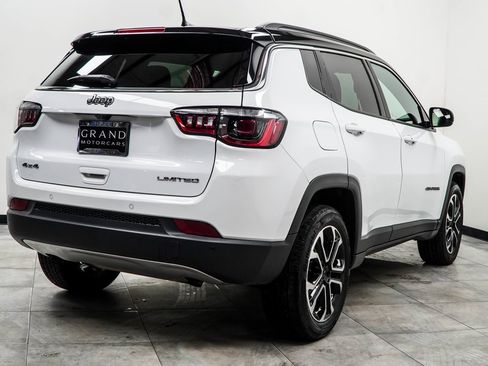Used 2024 Jeep Compass Limited image 12