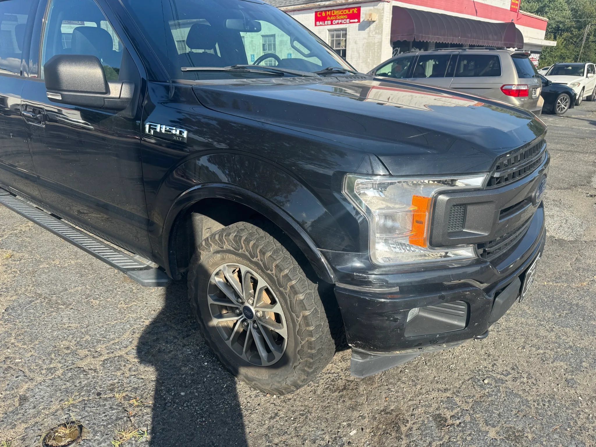 Used 2019 Ford F150 XLT w/ Equipment Group 302A Luxury AWD/4WD image 2