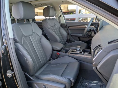 Used 2025 Audi Q5 e Premium Plus w/ Premium Plus Package image 28