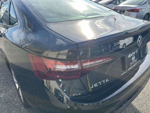 Used 2024 Volkswagen Jetta SE image 8
