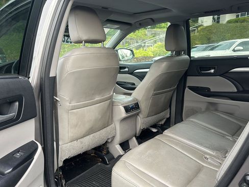 Used 2016 Toyota Highlander XLE AWD/4WD image 7