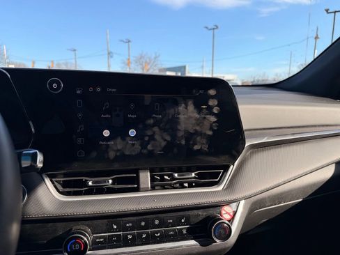 Used 2025 Chevrolet Equinox LT w/ Convenience Package II image 23