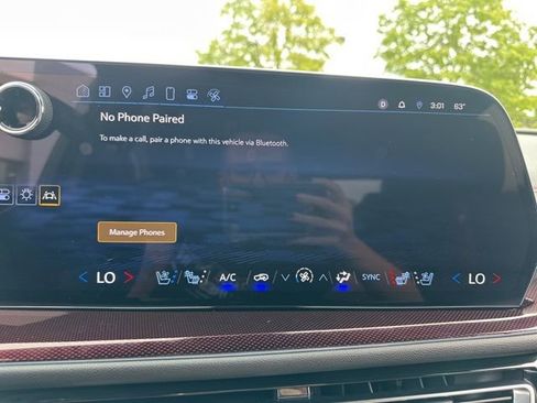 Used 2024 Chevrolet Traverse RS image 53