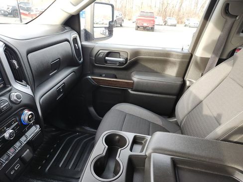 Used 2022 GMC Sierra 2500 SLE w/ SLE Value Package; image 15