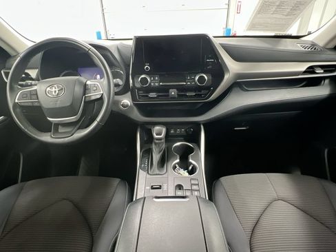 Used 2023 Toyota Highlander LE FWD image 10