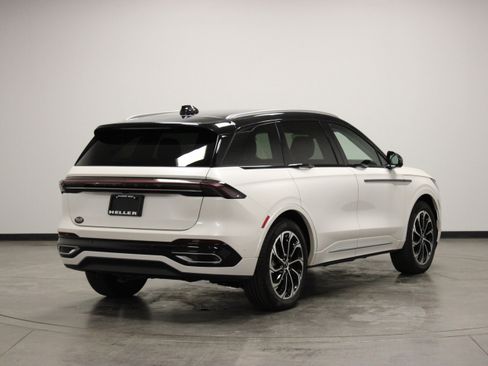 Used 2024 Lincoln Nautilus Reserve AWD/4WD image 8