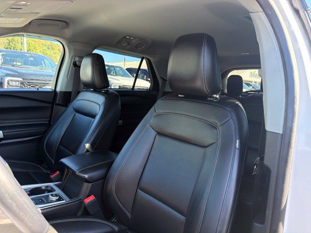 Used 2022 Ford Explorer XLT w/ Equipment Group 202A AWD/4WD image 22