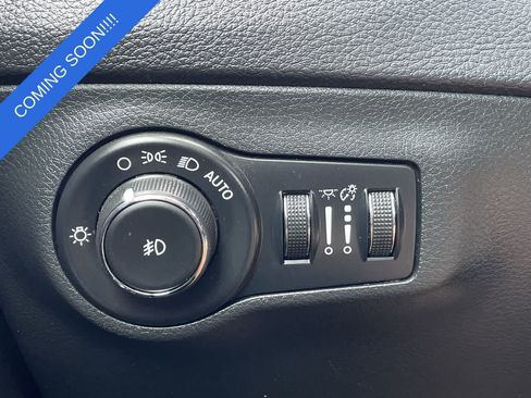 Used 2018 Jeep Compass Latitude w/ Cold Weather Group AWD/4WD image 27