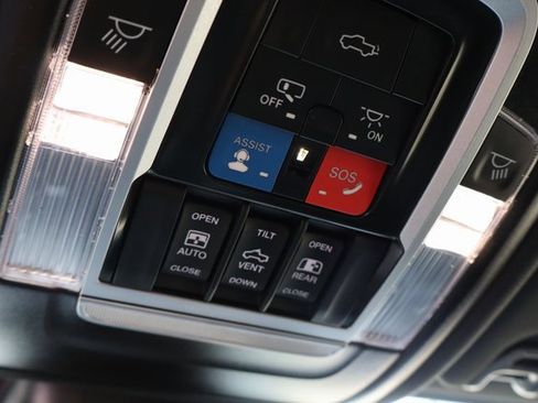 Used 2024 RAM 3500 Laramie w/ Night Edition image 32