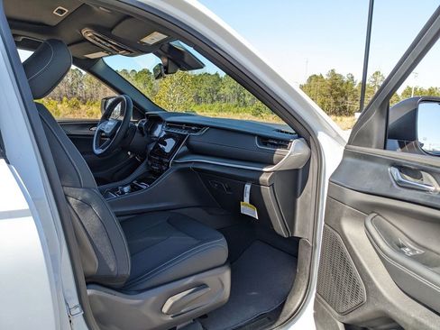 New 2026 Jeep Grand Cherokee L 2WD image 37