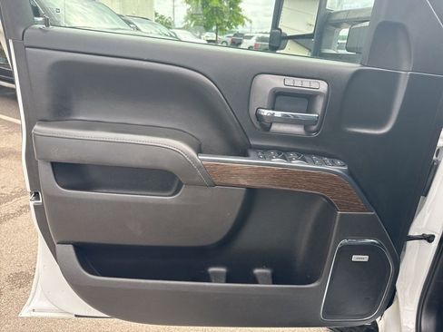 Used 2017 GMC Sierra 2500 Denali w/ Duramax Plus Package AWD/4WD image 10