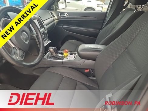 Used 2018 Jeep Grand Cherokee Laredo image 15