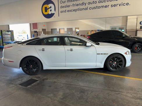 Used 2019 Jaguar XJ R-Sport image 5