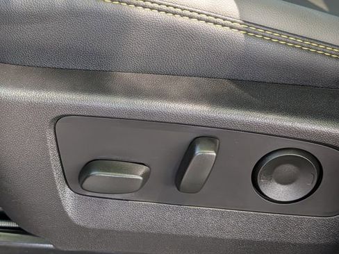 Used 2025 Chevrolet Colorado ZR2 w/ Technology Package image 24