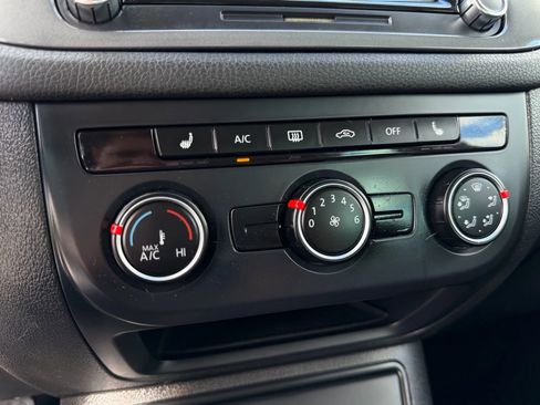 Used 2015 Volkswagen Tiguan SE image 23