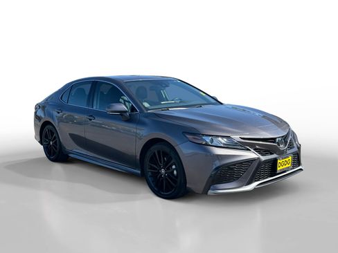 Used 2024 Toyota Camry XSE FWD image 7