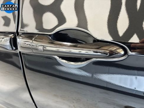 Used 2024 Chrysler Pacifica Touring-L image 4