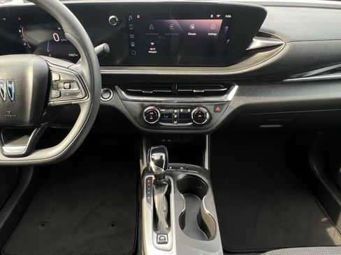 Used 2025 Buick Envista Preferred image 16