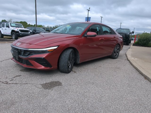 Used 2024 Hyundai Elantra Limited FWD image 5