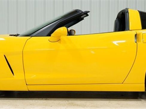 Used 2005 Chevrolet Corvette Coupe w/ Preferred Equipment Group RWD image 11