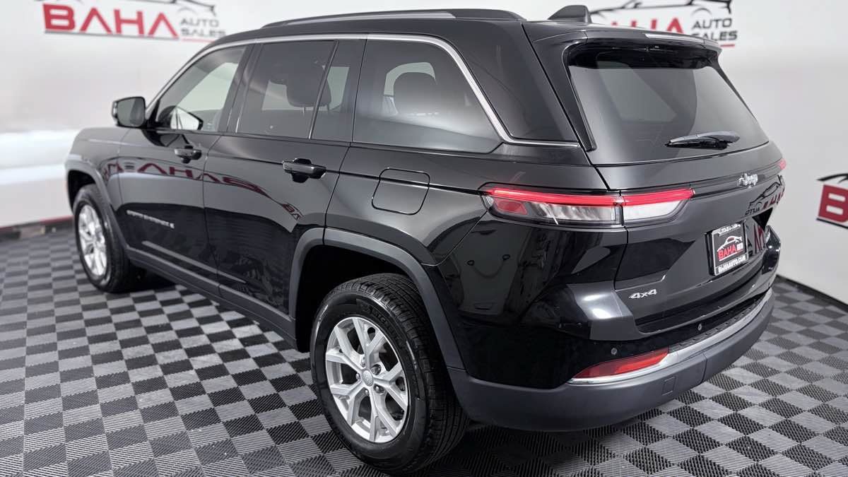 Used 2023 Jeep Grand Cherokee Limited AWD/4WD image 5
