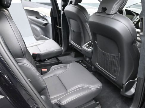Used 2024 Volvo XC90 B6 Ultimate w/ Lounge Package image 15